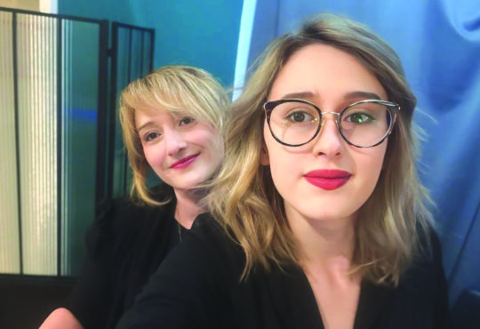 L’expérience sensorielle proposée par Amandine Borner dépasse largement le cadre d’un simple rendez-vous chez le coiffeur.